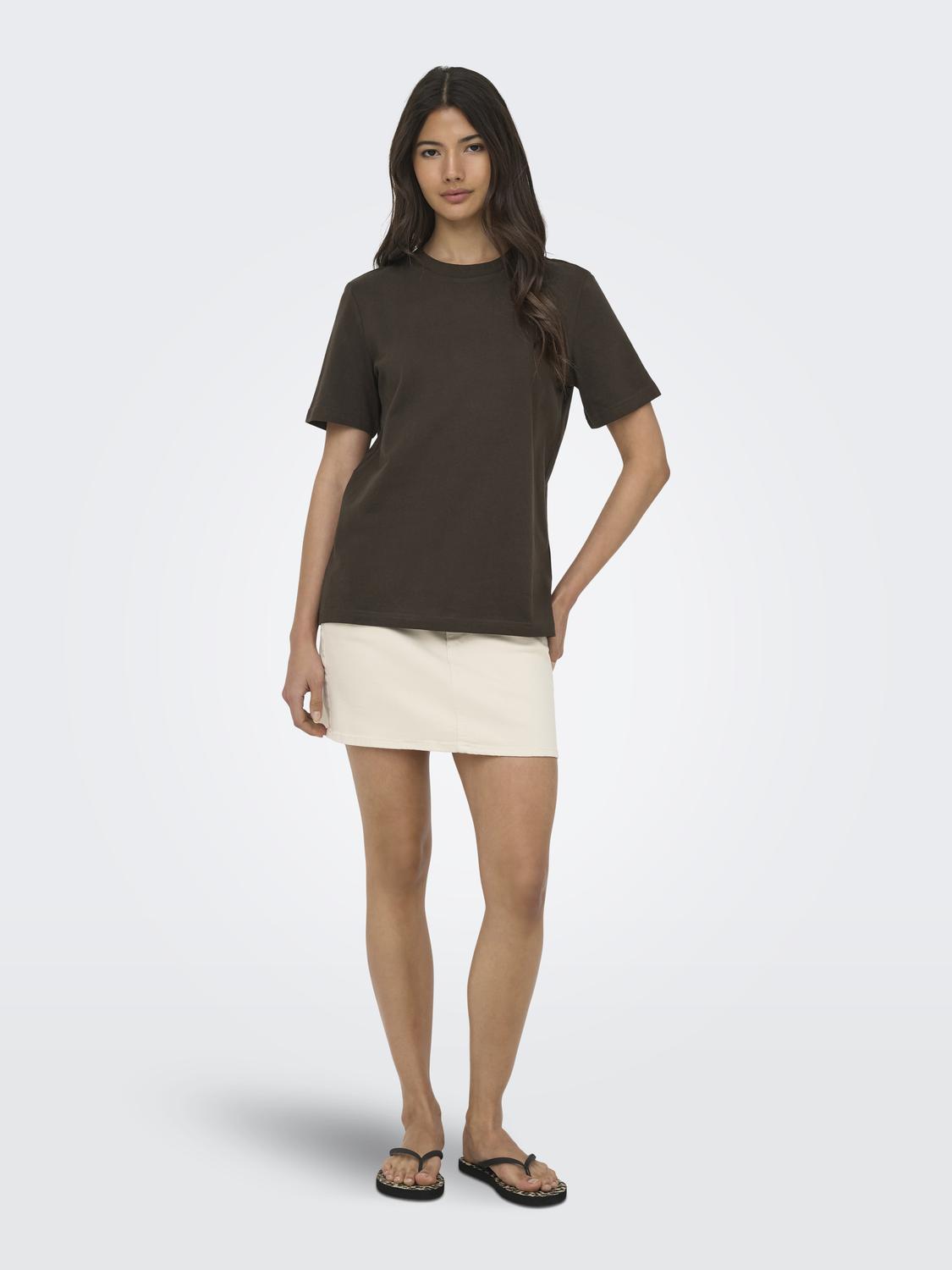 model_shot-front_full